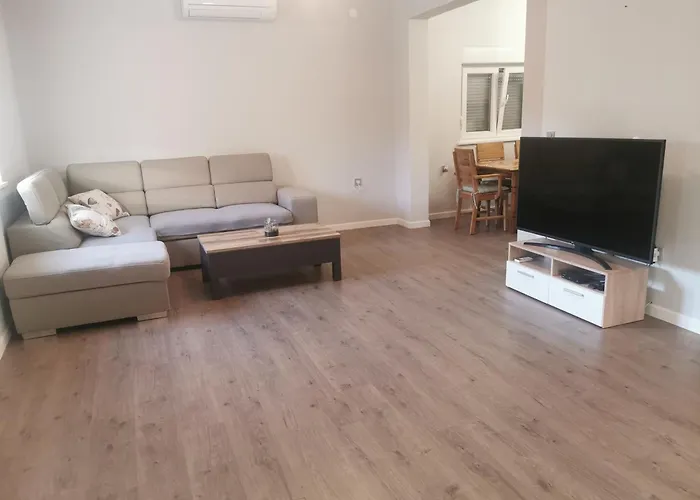 House With A Parking Space - 24453 * زادار