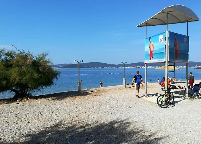 House With A Parking Space - 24453 بيت للعطل *