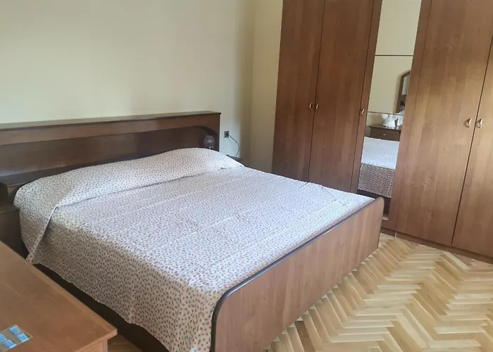 House With A Parking Space - 24453