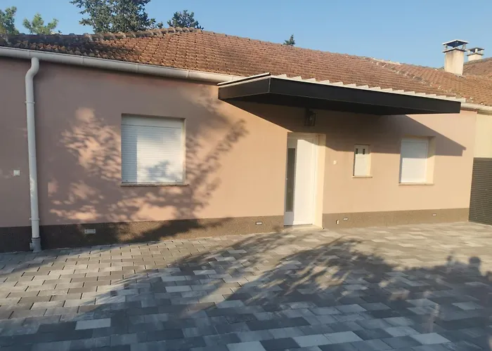 House With A Parking Space - 24453 *