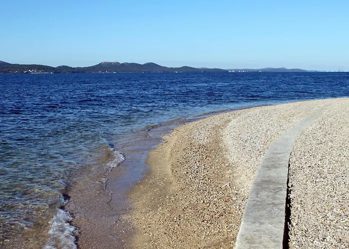 بيت للعطل House With A Parking Space - 24453 زادار