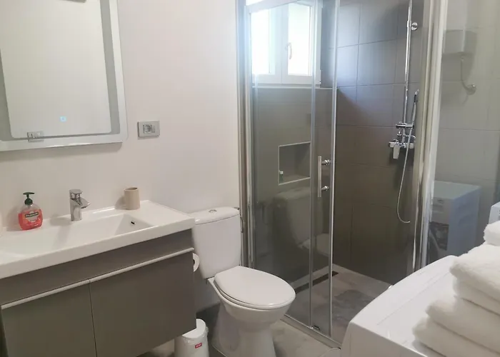 House With A Parking Space - 24453 *