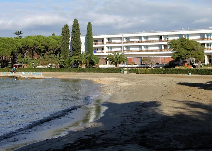 بيت للعطل House With A Parking Space - 24453